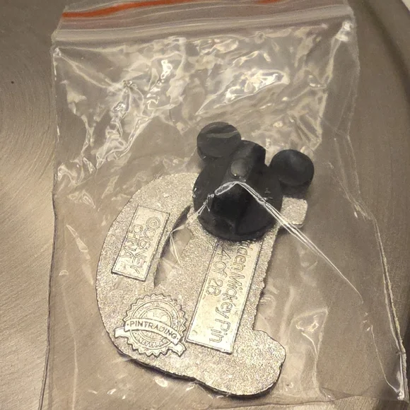 Disney Pin – Hidden Mickey 4 of 26 “D” Cat | Collector Disney Trading Pin - Picture 4 of 4